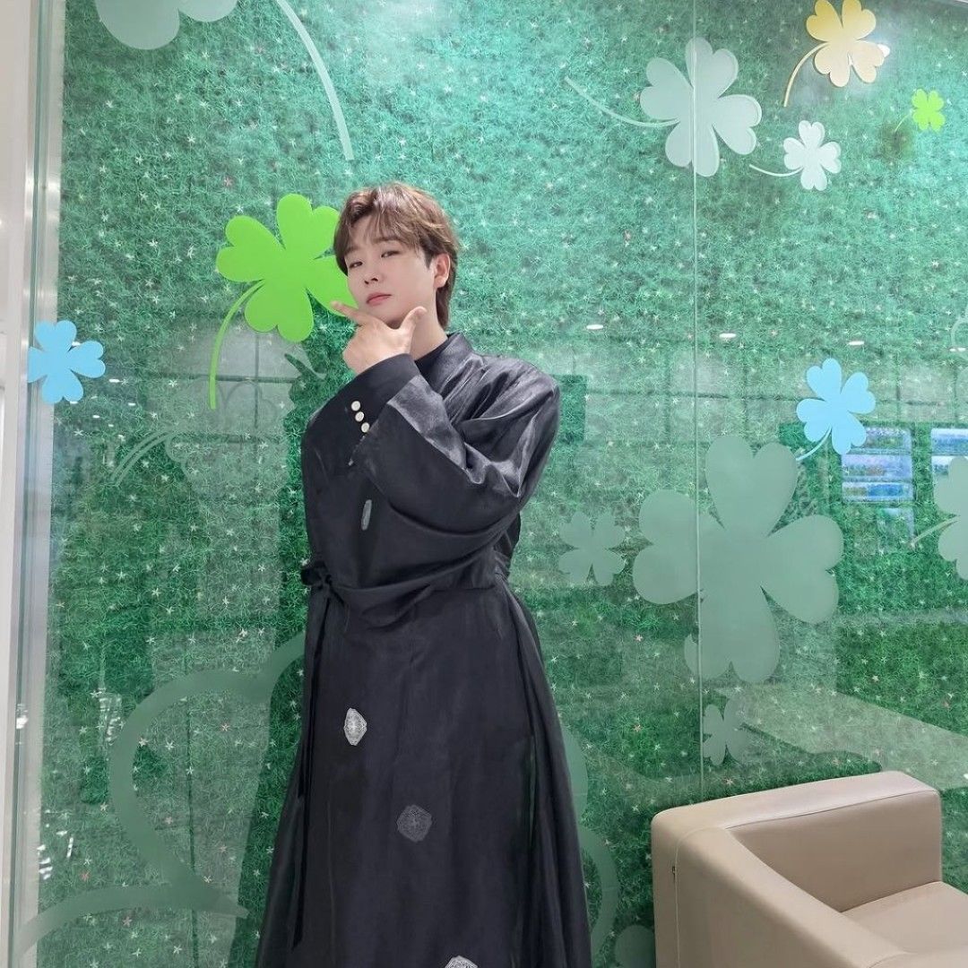 A moment captured by a fan of Song Minjun