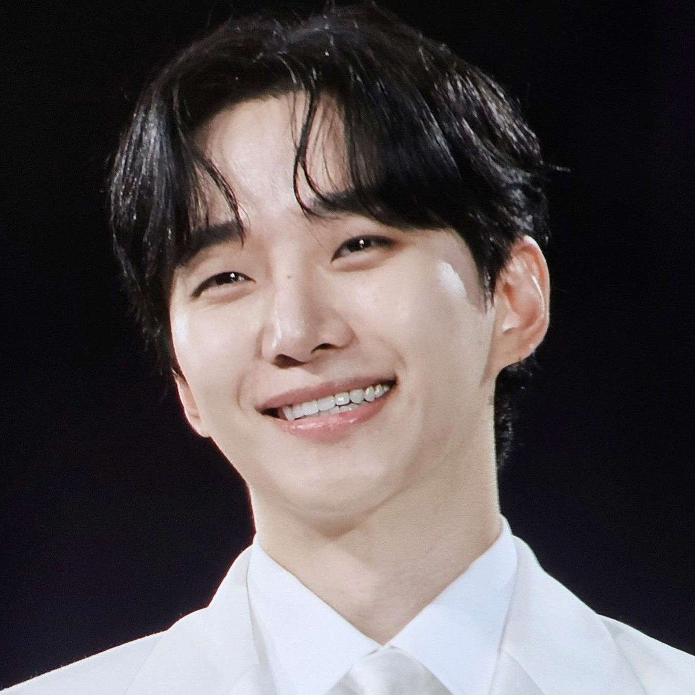 イ・ジュノのビハインドカット