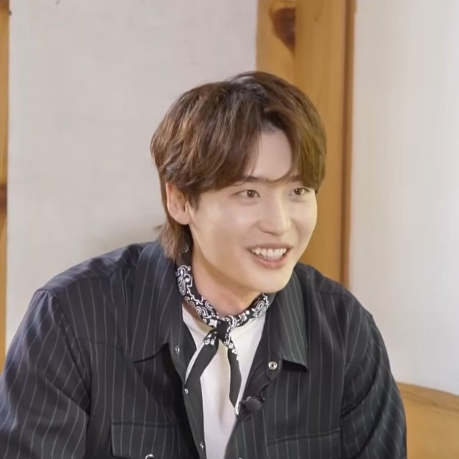 Recent activity shot of Lee Jongsuk