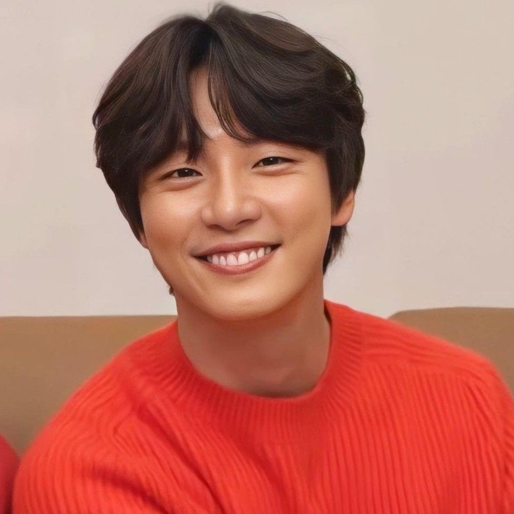 Latest photo of Yoon Shiyoon