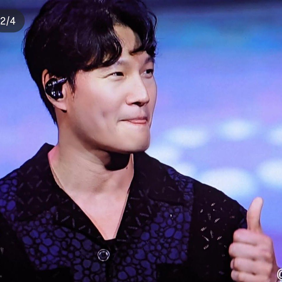 キム・ジョングクの最近の活動ショット