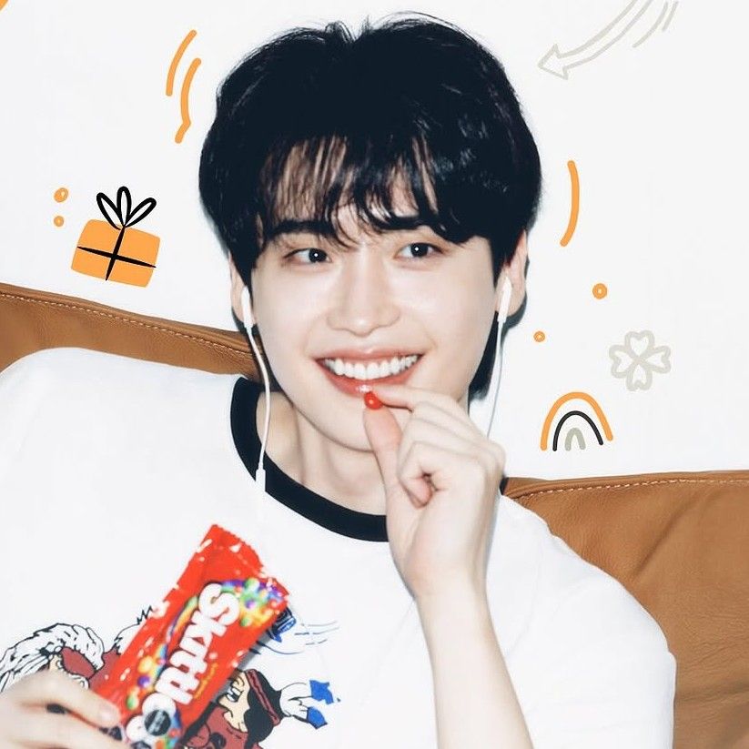 Recent activity shot of Lee Jongsuk