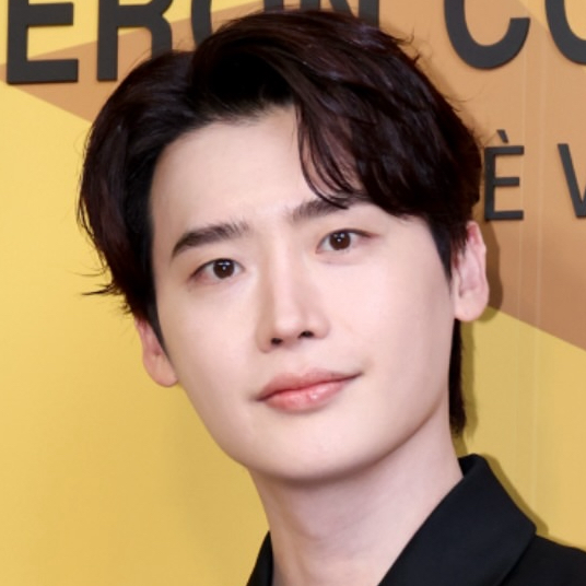Behind-the-scenes cut of Lee Jongsuk