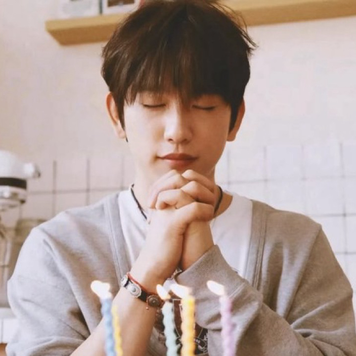 Foto kegiatan terbaru dari Park Jinyoung