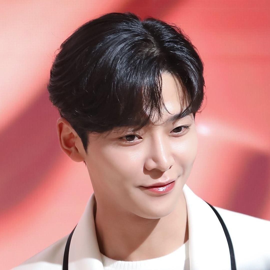 A moment captured by a fan of Rowoon