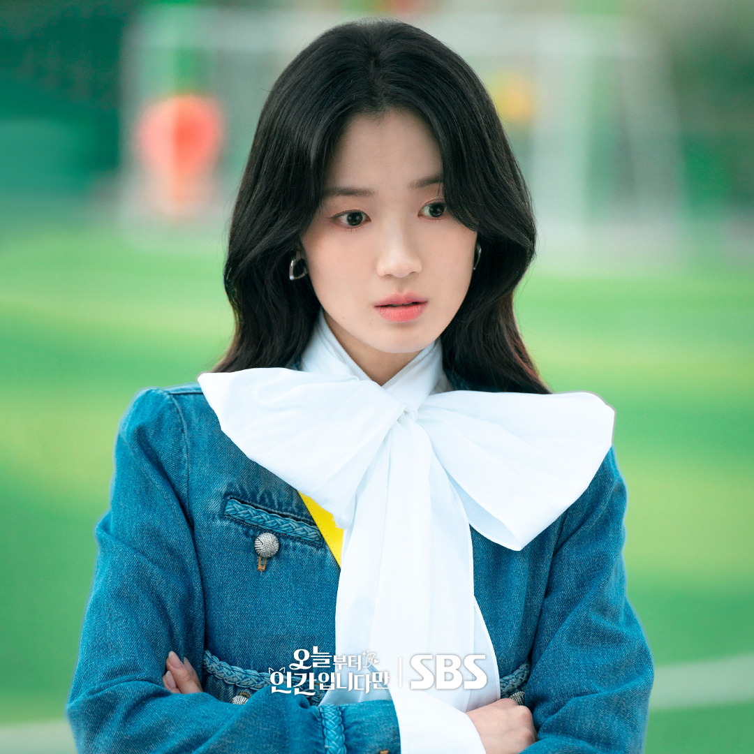 Behind-the-scenes cut of Kim Hyeyoon