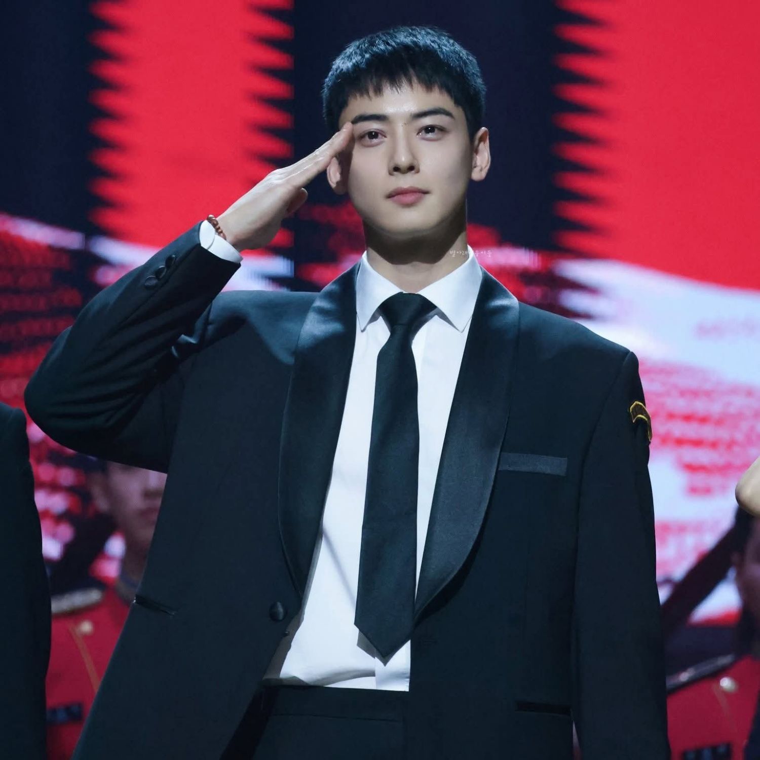 Behind-the-scenes cut of Cha Eunwoo