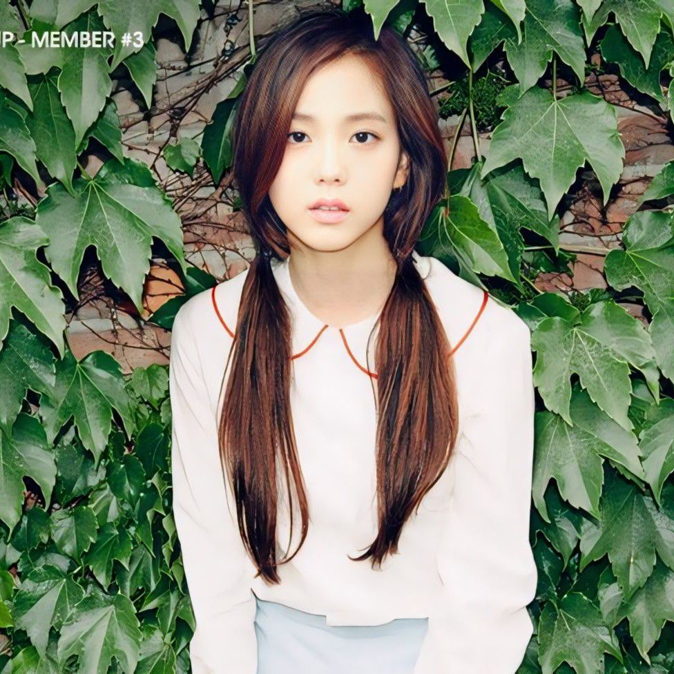 Behind-the-scenes cut of Jisoo (1995)