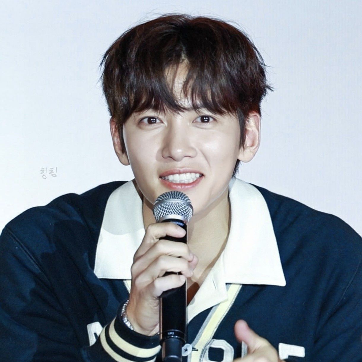 粉絲拍下的池昌旭瞬間