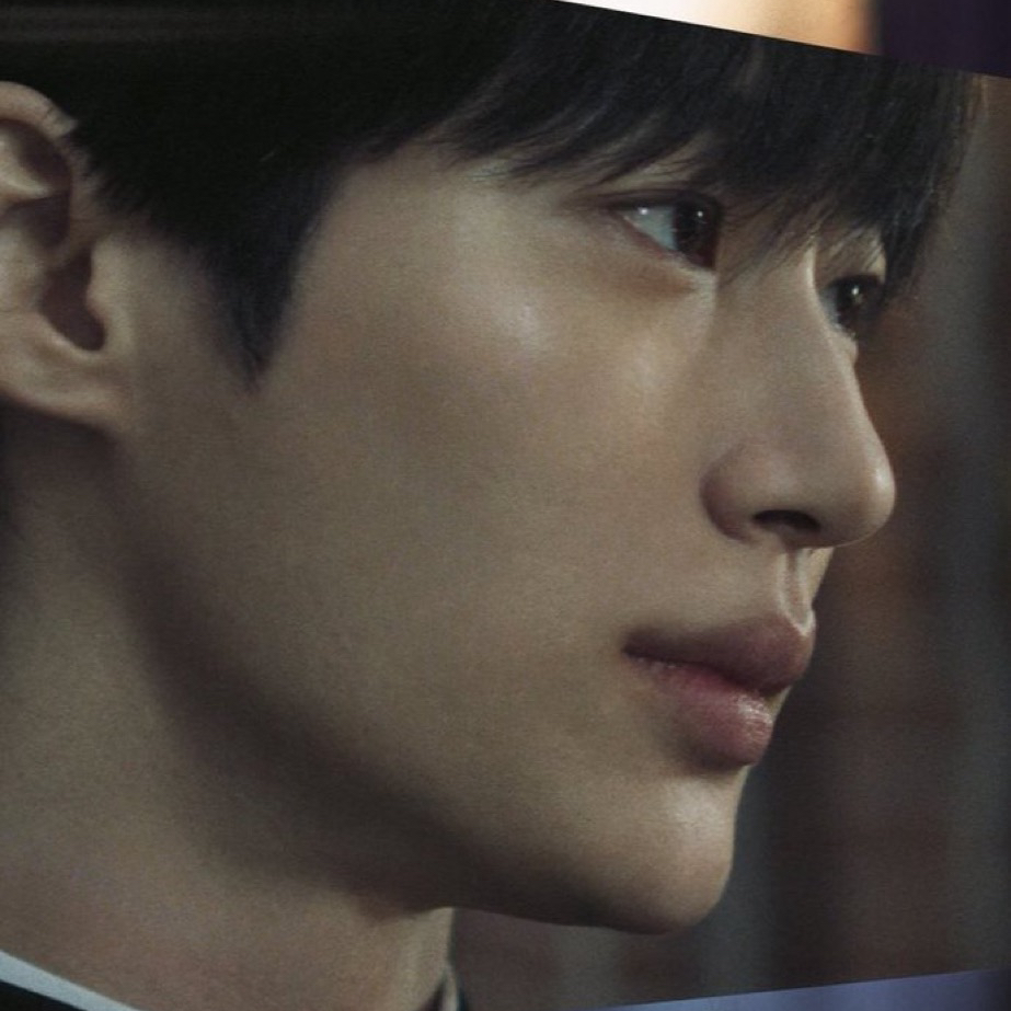 边佑锡的最新照片