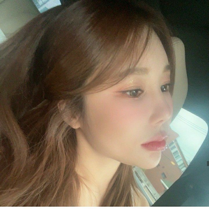 Behind-the-scenes cut of Kim Soyou