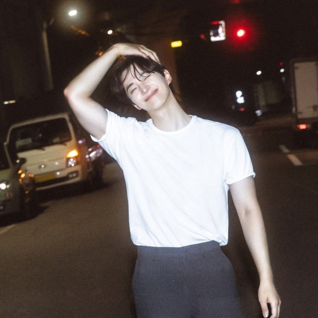 Behind-the-scenes cut of Lee Junho