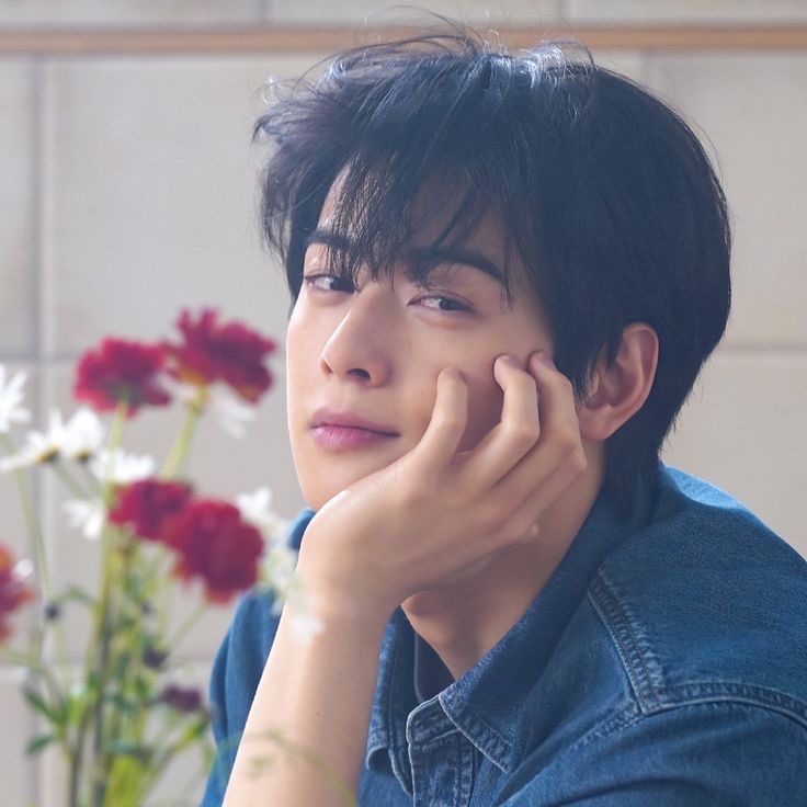 Recent activity shot of Cha Eunwoo