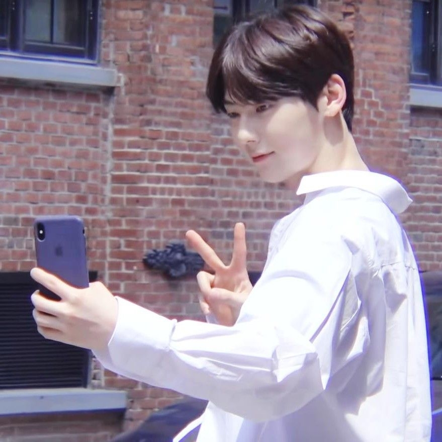 Latest photo of Hwang Minhyun