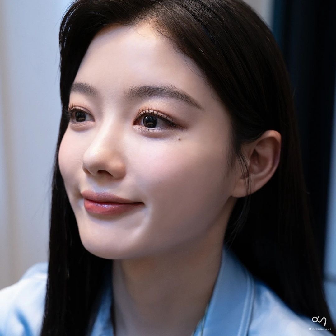 Behind-the-scenes cut of Kim Youjung