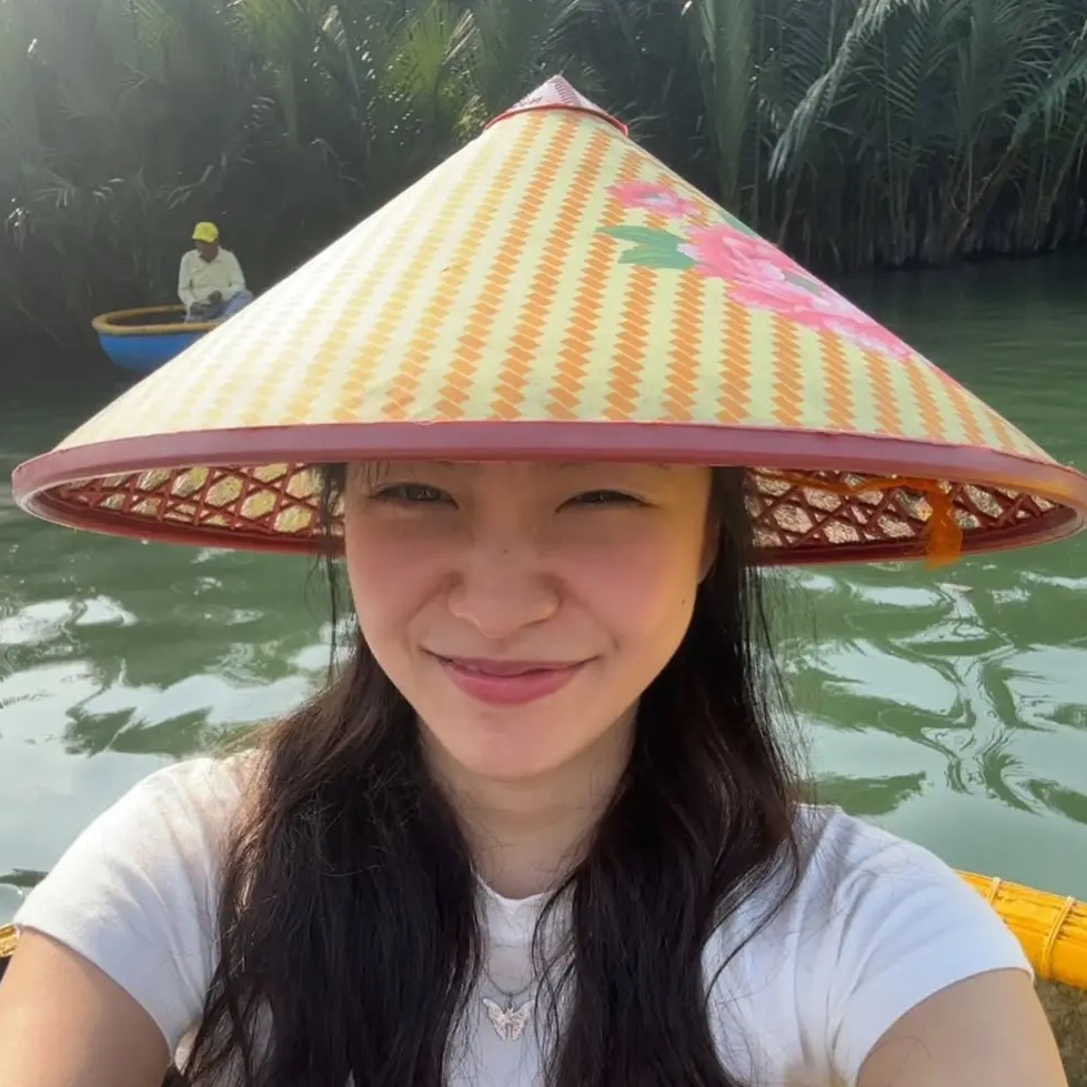 A moment captured by a fan of Yeri (1999)