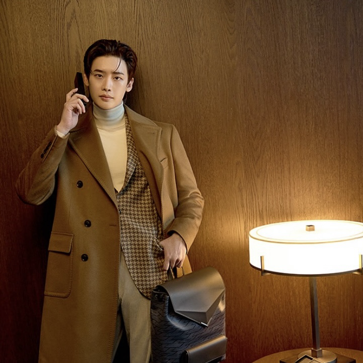 A moment captured by a fan of Lee Jongsuk