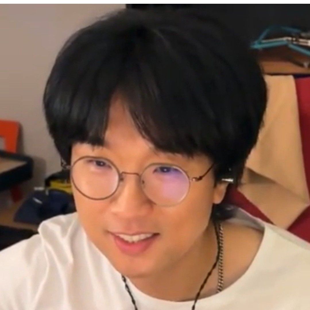 Recent activity shot of Bak Changgeun