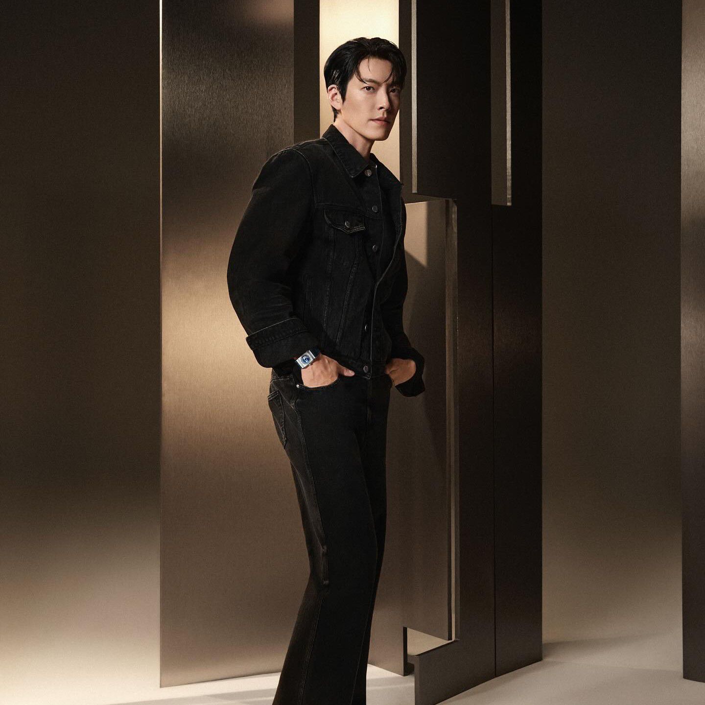 Behind-the-scenes cut of Kim Woobin