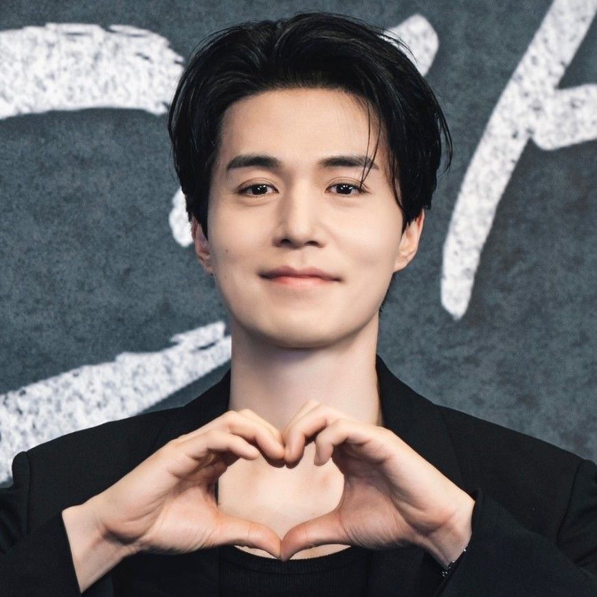 Recent activity shot of Lee Dongwook