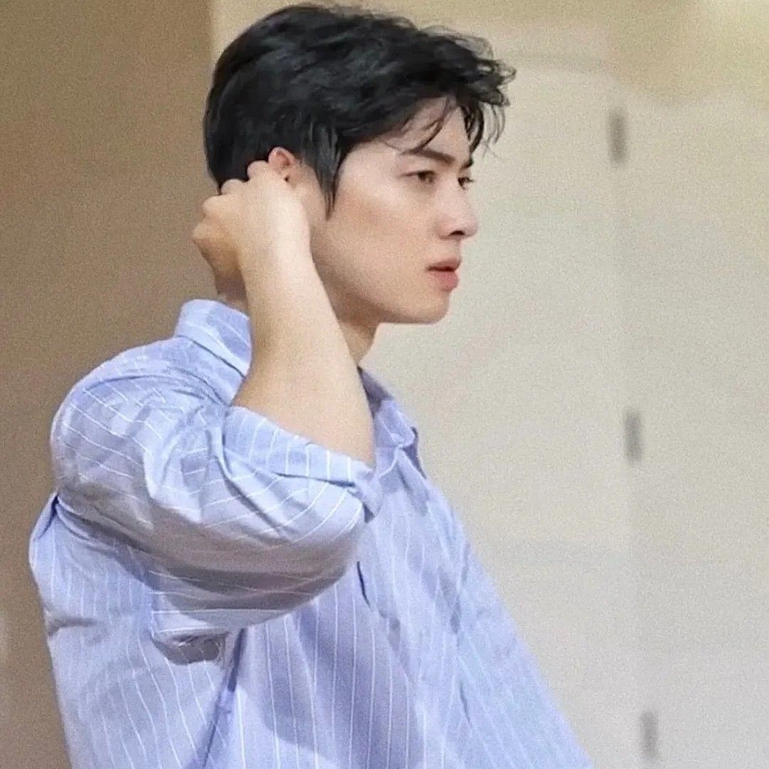 Recent activity shot of Cha Eunwoo