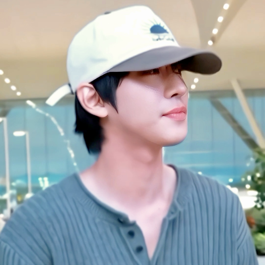 Recent activity shot of Ahn Hyoseop