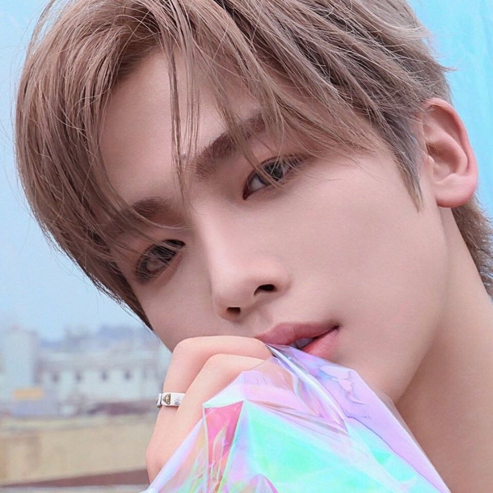 Behind-the-scenes cut of Kim Yohan