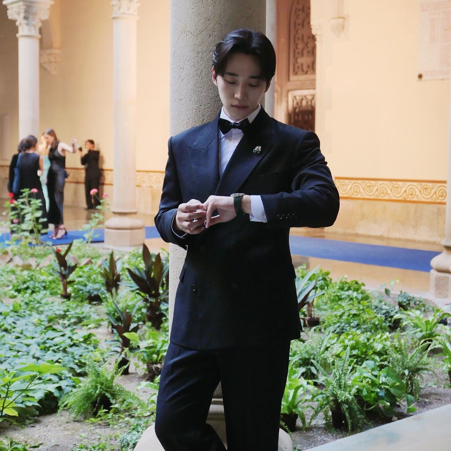Behind-the-scenes cut of Lee Junho