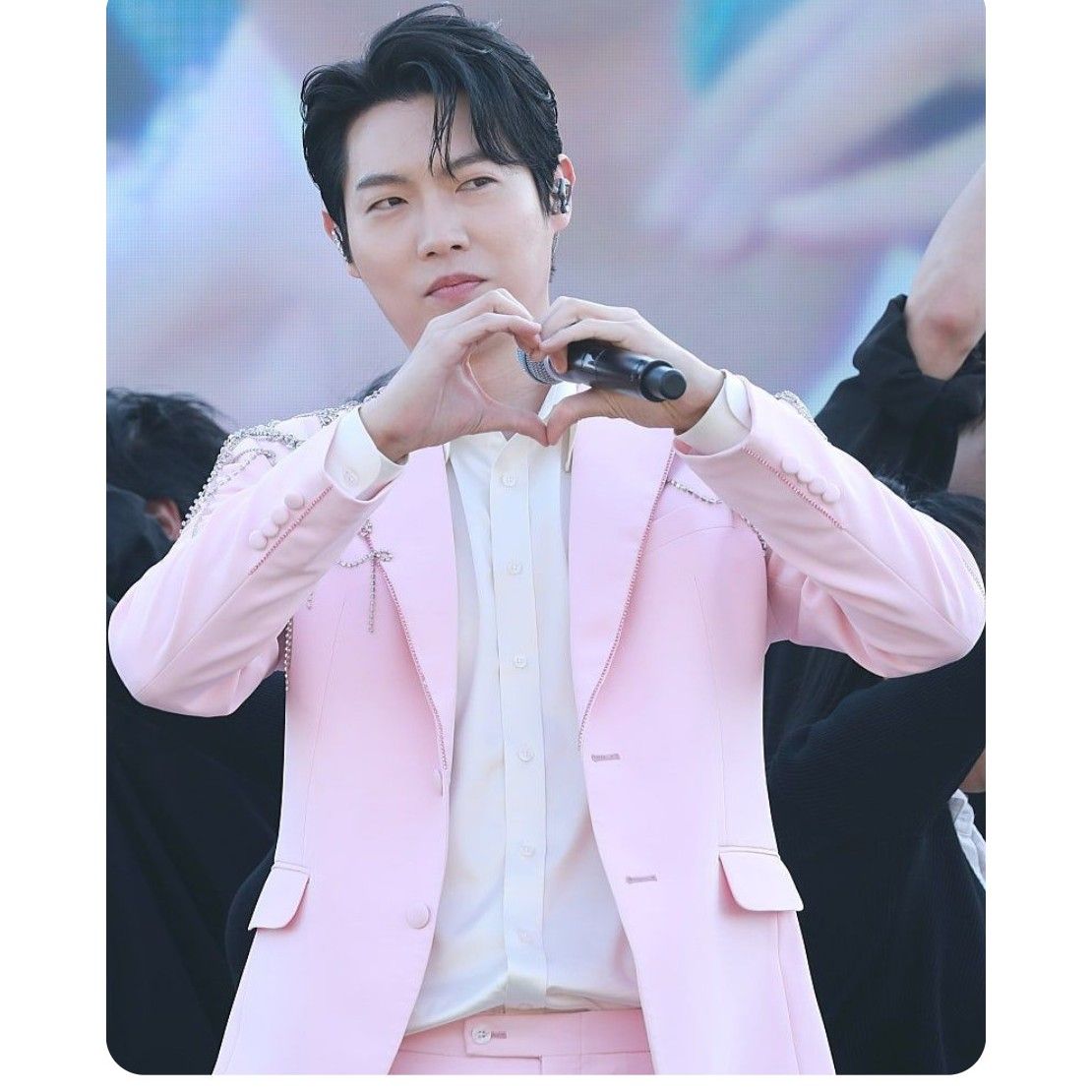 A moment captured by a fan of Son Taejin