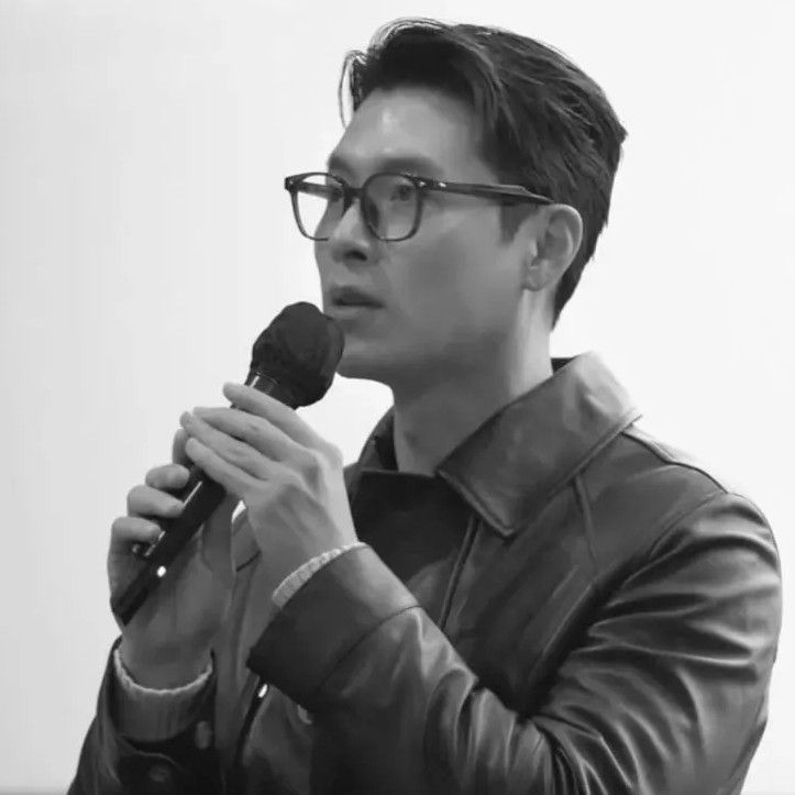 Foto terbaru dari Hyun Bin