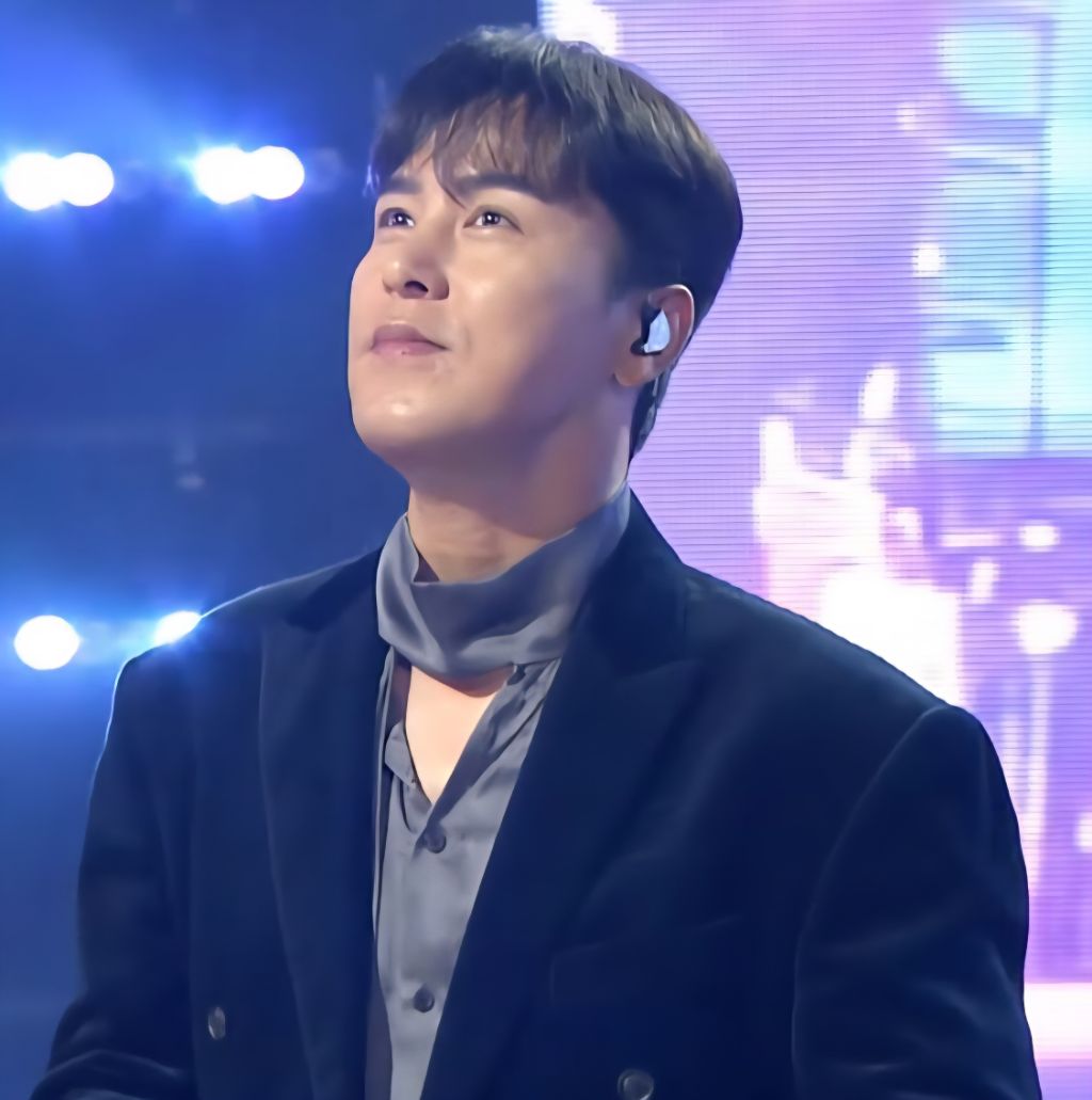 Recent activity shot of Jang Minho