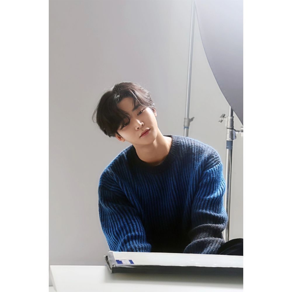 로운의 비하인드 컷