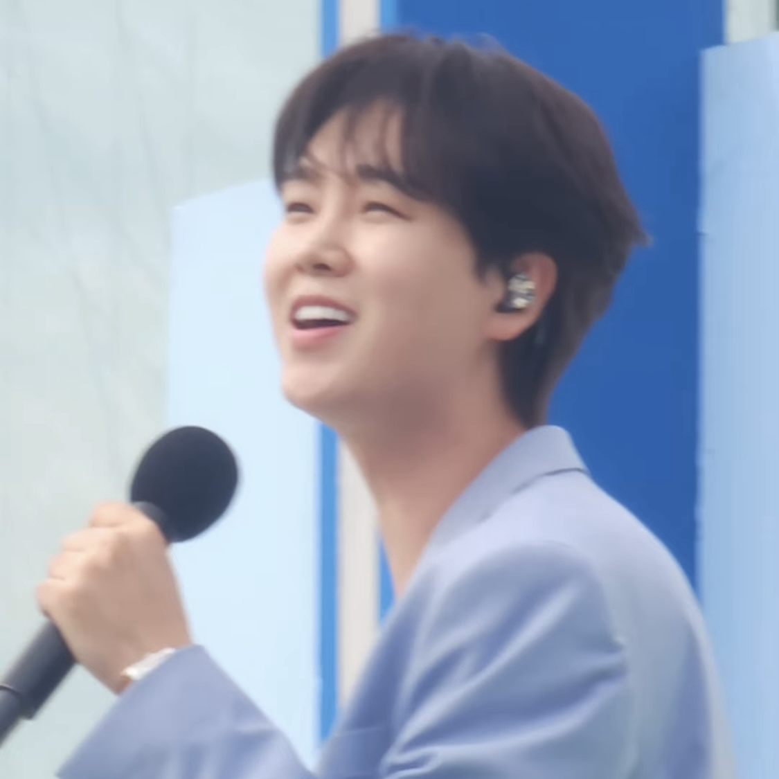 A moment captured by a fan of Song Minjun