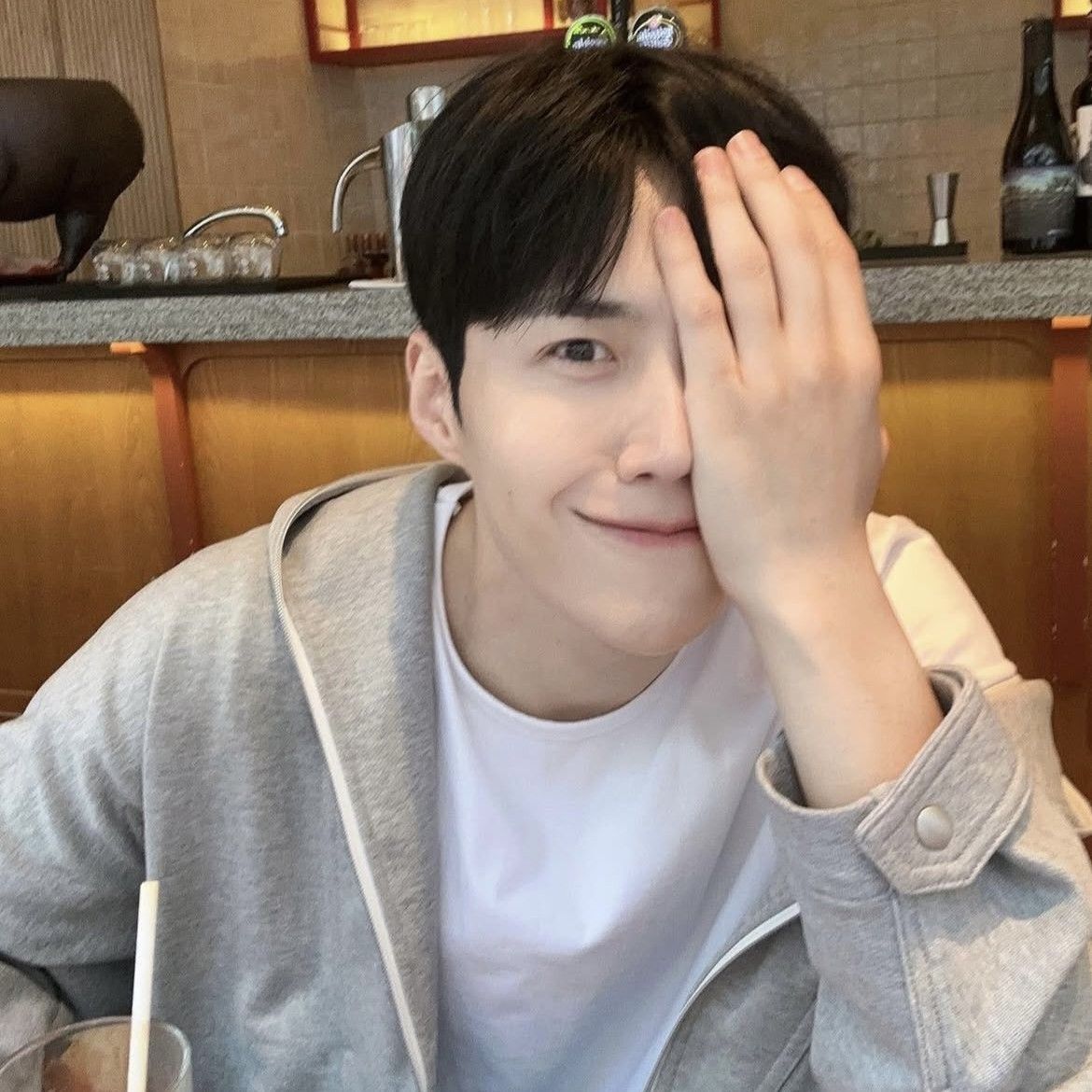 Behind-the-scenes cut of Kim Seonho