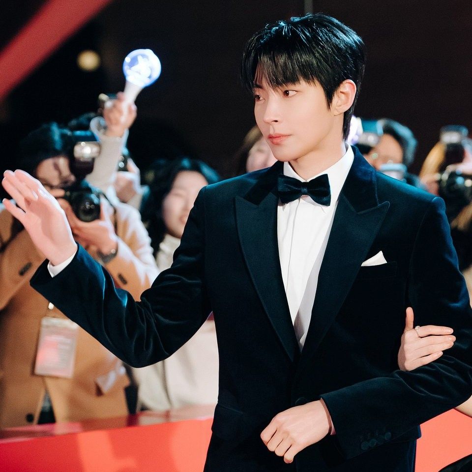 Behind-the-scenes cut of Hwang Inyoup