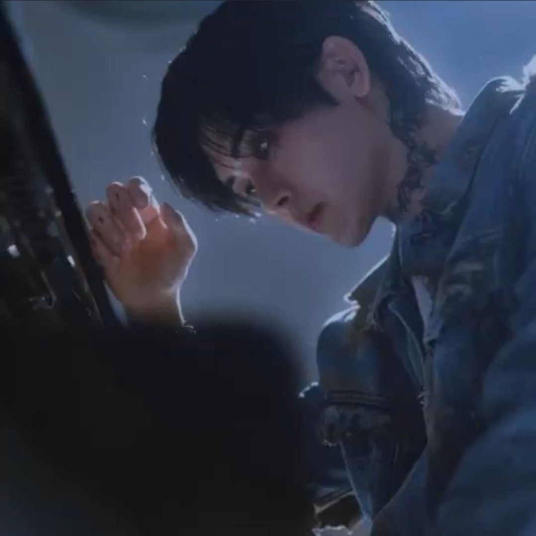 Behind-the-scenes cut of Hoya