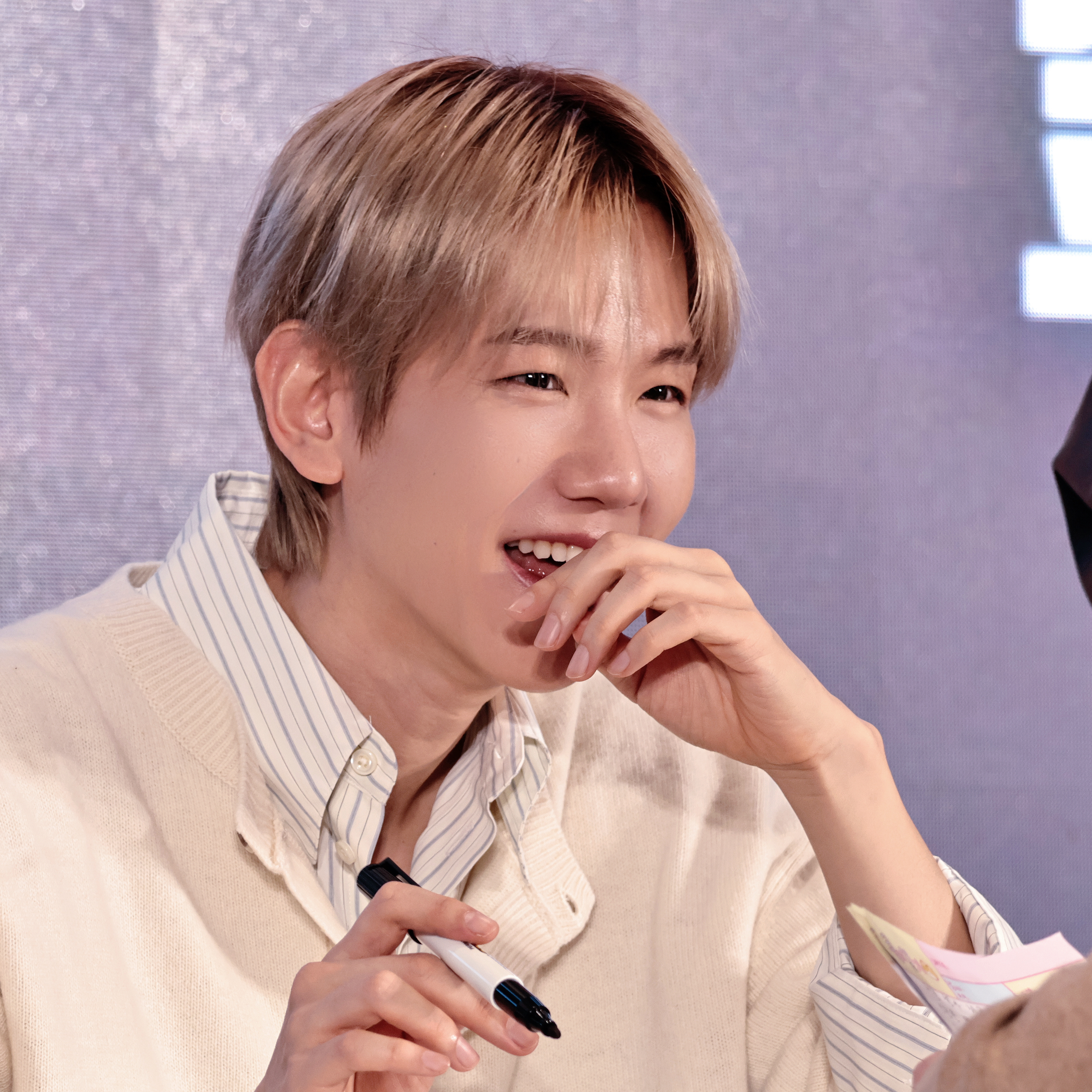 Behind-the-scenes cut of Baekhyun