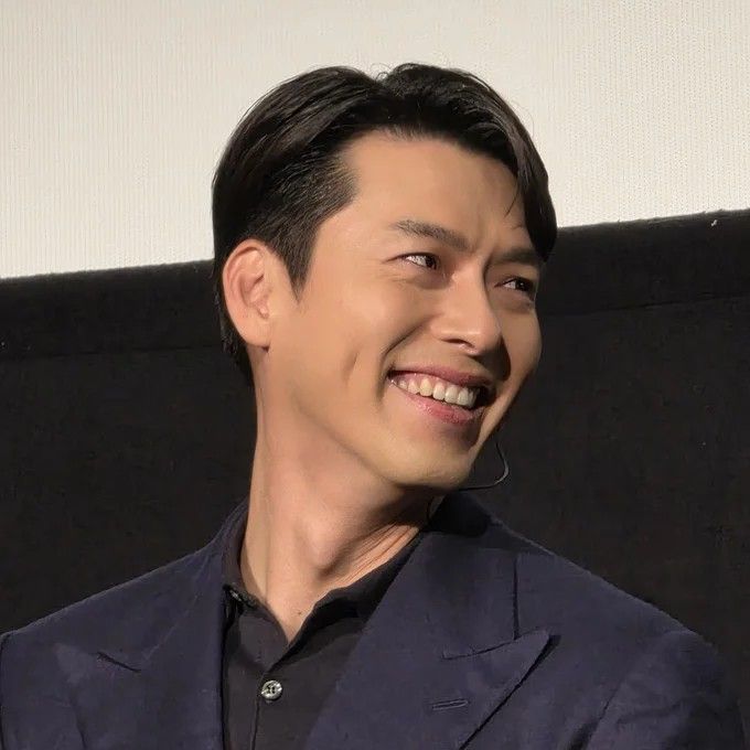 A moment captured by a fan of Hyun Bin