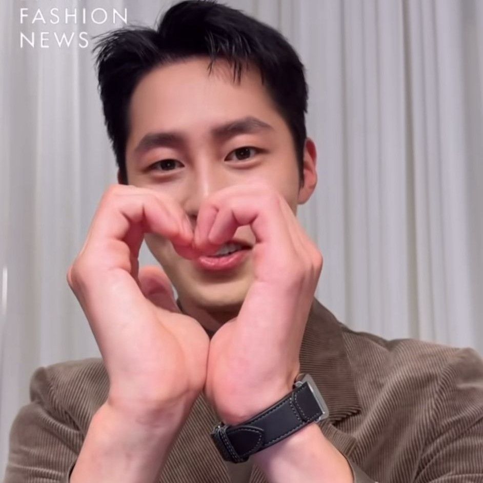 A moment captured by a fan of Lee Jaewook