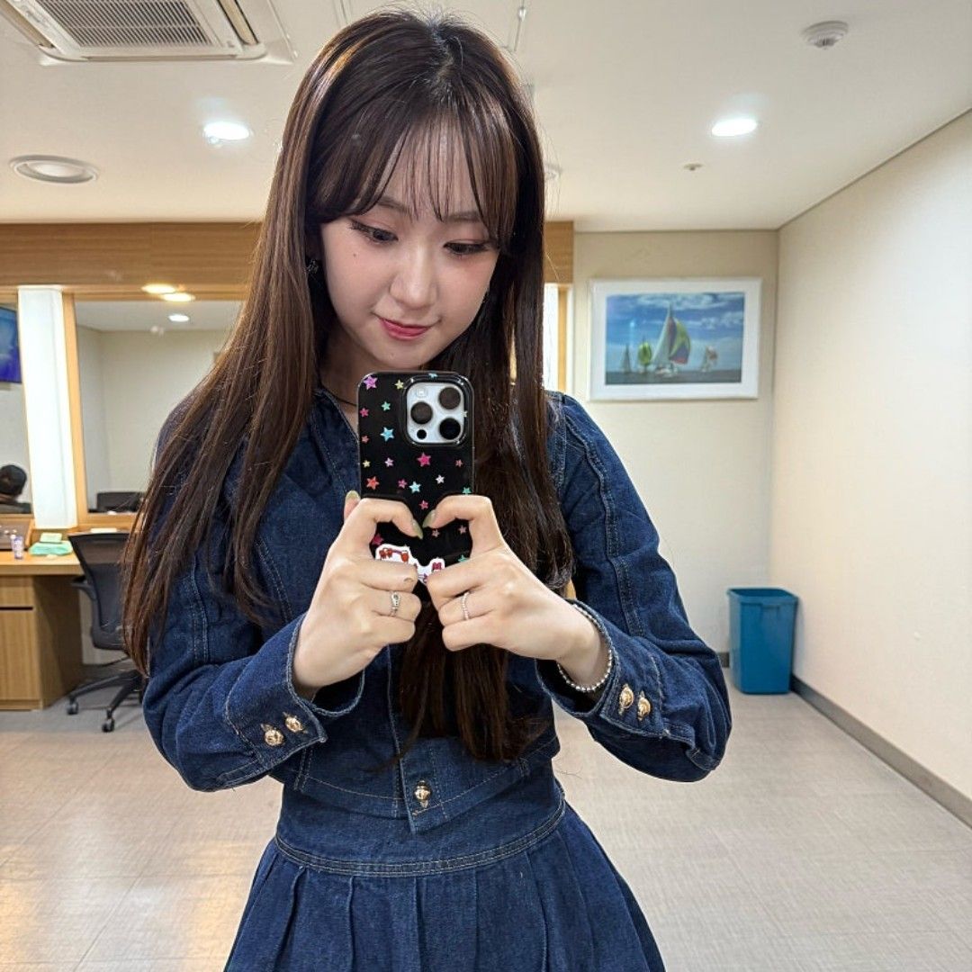 A moment captured by a fan of Jeon Yujin