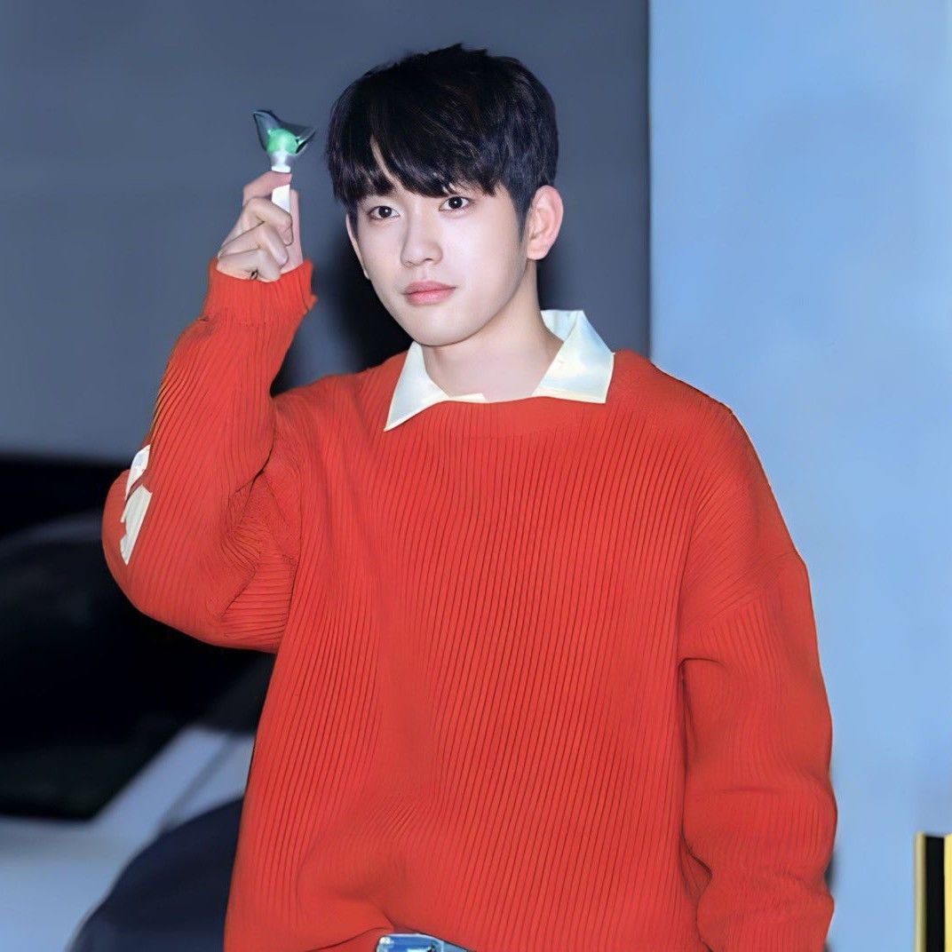 A moment captured by a fan of Park Jinyoung