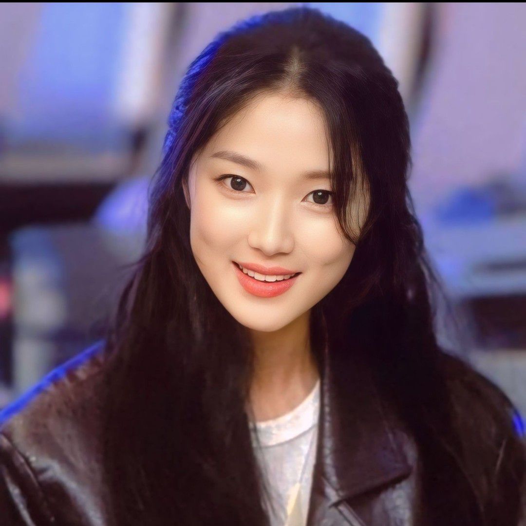 Recent activity shot of Kim Hyeyoon