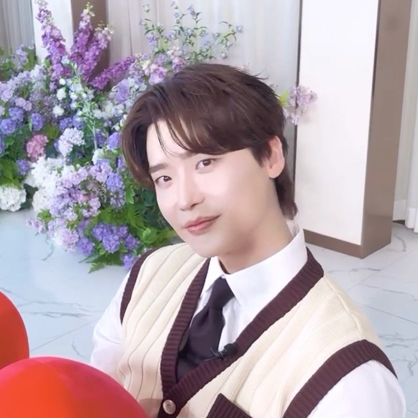Recent activity shot of Lee Jongsuk