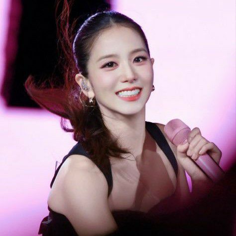 Behind-the-scenes cut of Jisoo (1995)