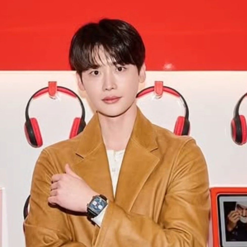 A moment captured by a fan of Lee Jongsuk