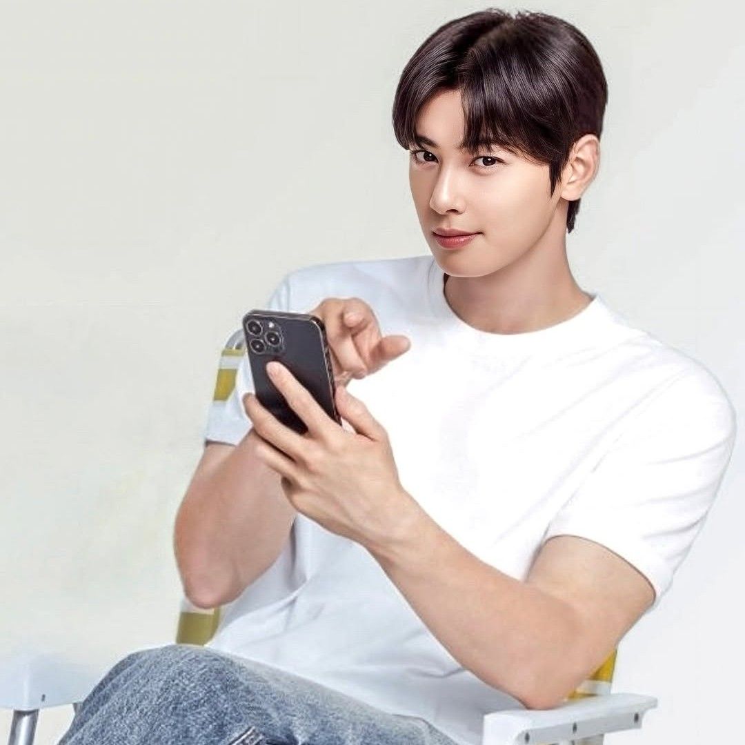 Latest photo of Cha Eunwoo