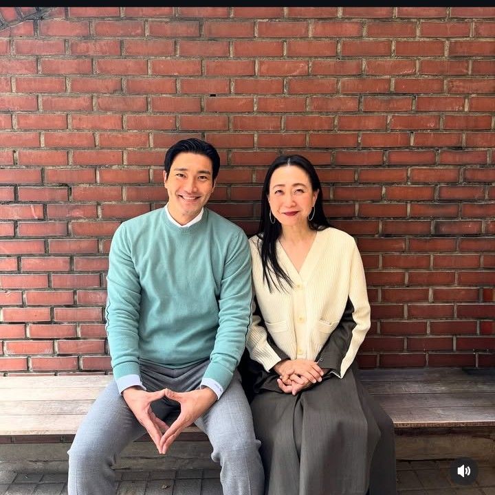 Recent activity shot of Choi Siwon