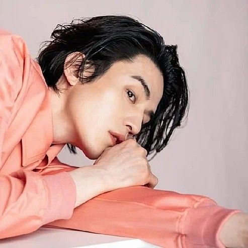 Behind-the-scenes cut of Lee Dongwook