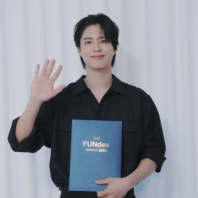 Recent activity shot of Park Bogum