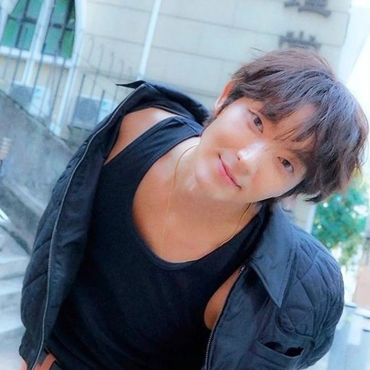 A moment captured by a fan of Lee Joongi